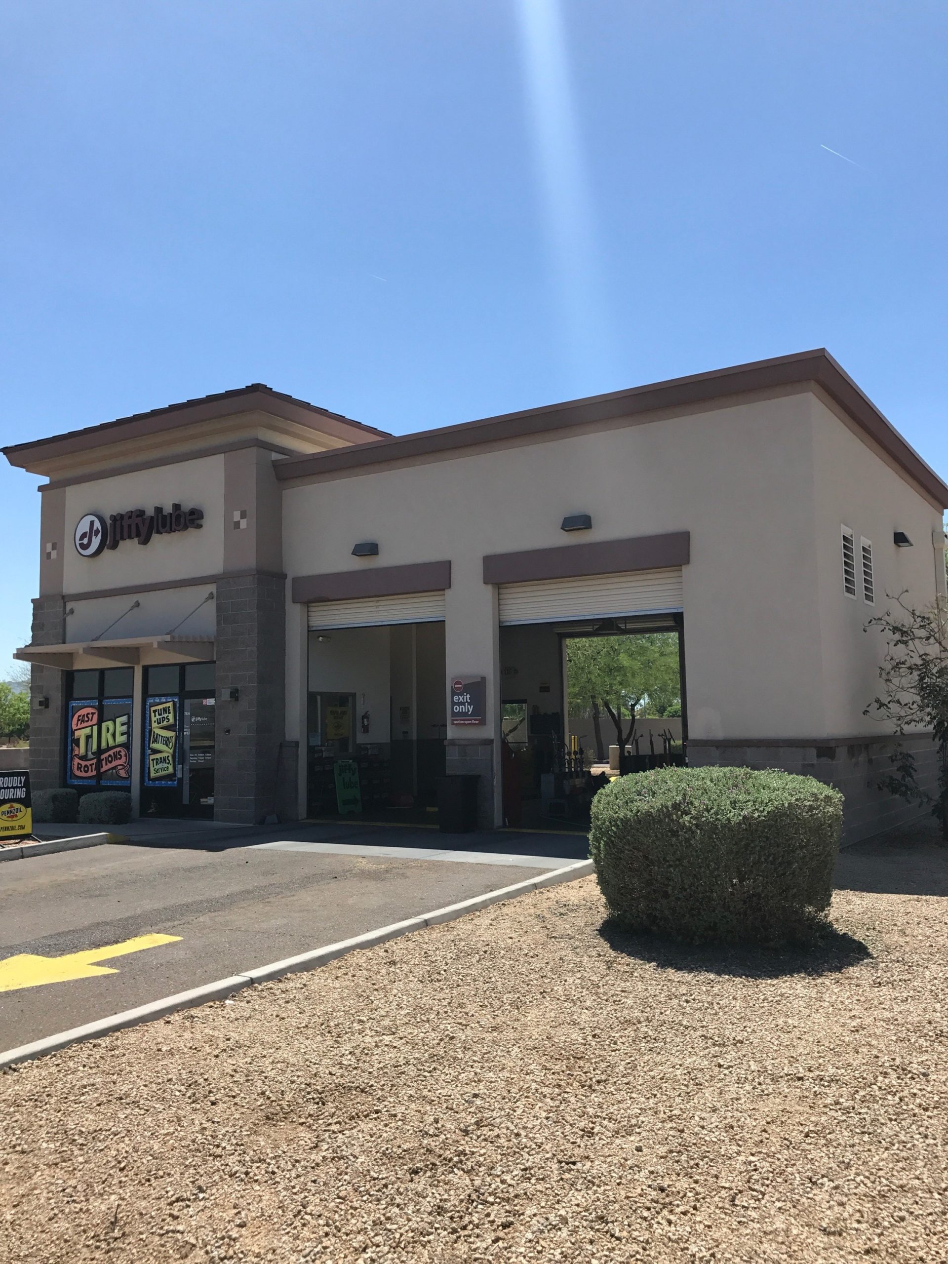 Exterior Photograph of Jiffy Lube in Phoenix, Arizona