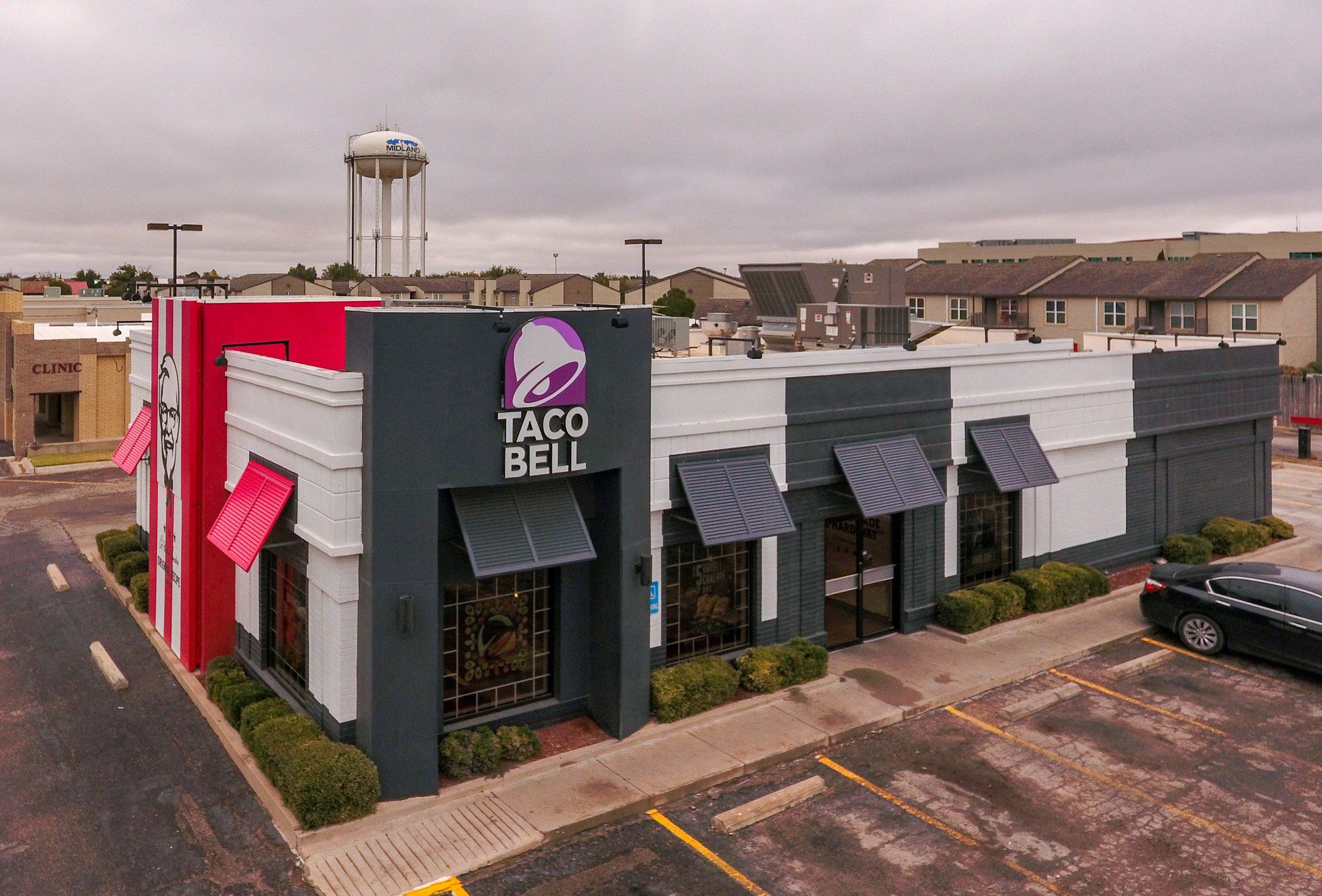 Exterior Photograph of Taco Bell and KFC in Midland, Texas