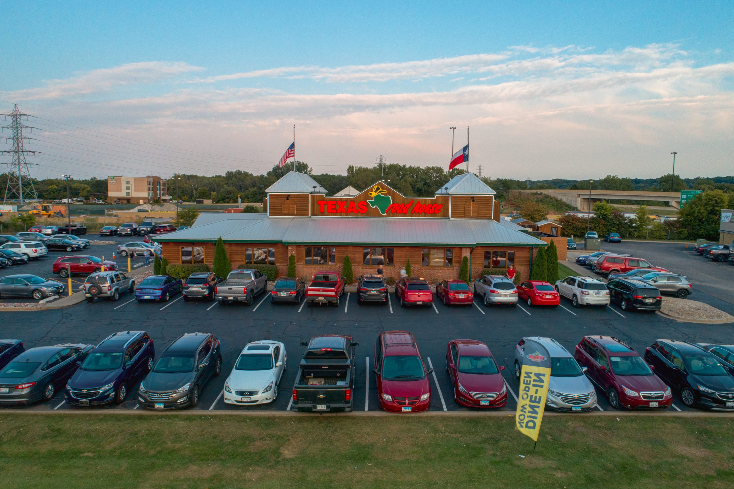 Exterior Photograph of Texas Roadhouse in East Peoria, Illinois